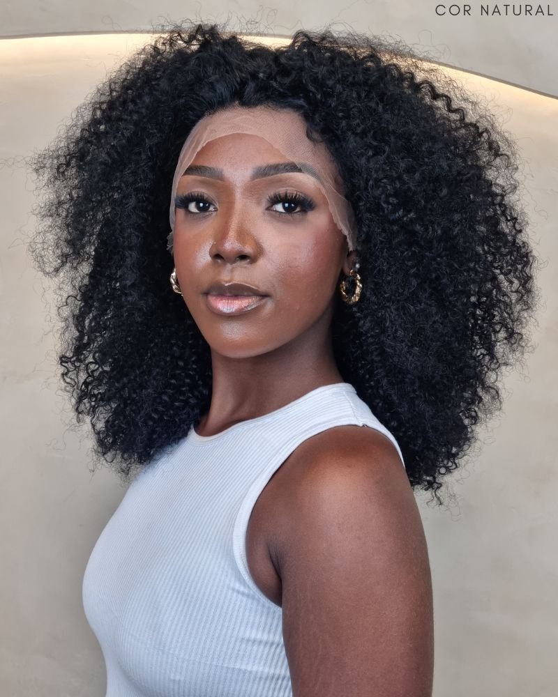 Lace Front Humana Caroline Cacheada (Cor Natural)